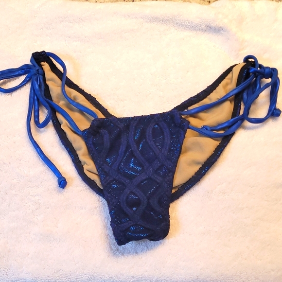 Ravish Sands bikini - Picture 1 of 5